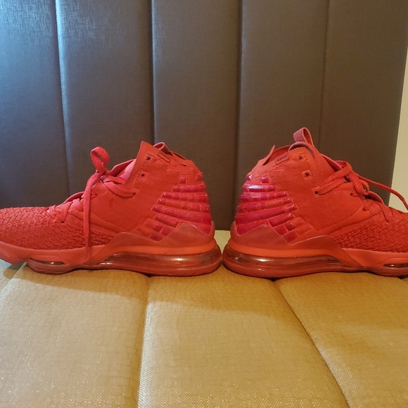 Size 10 - Nike LeBron 17 Red Carpet 2019 - Picture 3 of 7